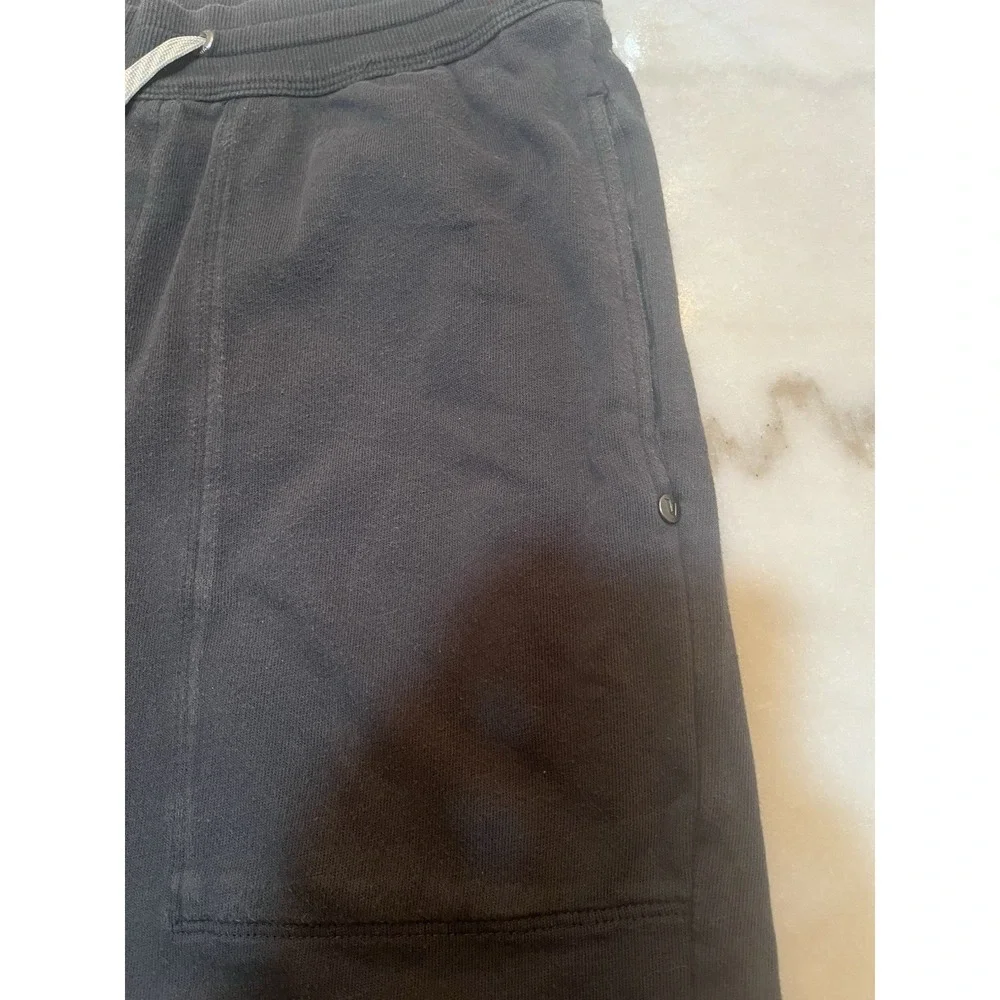 Vuori Vital Shorts Mens Size Small‎ Gray 100%cotton
